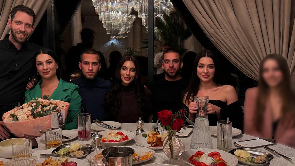 Віктор Мартинюк Ліана Диновська Кароліна Диновська