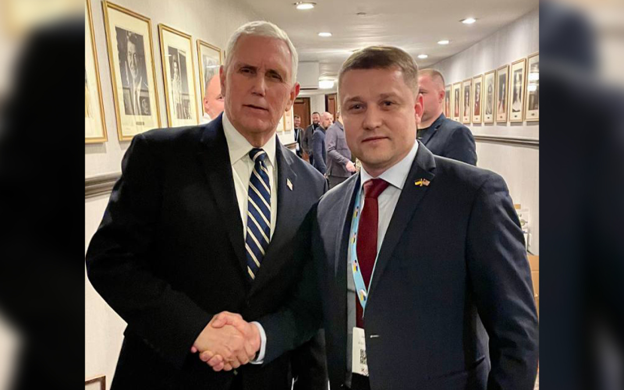 Олександр Третяк в США у вересні 2024 року. На фото з ним — колишній держсекретар США та ексдиректор ЦРУ Майк Помпео. Фото з телеграм-каналу Третяка