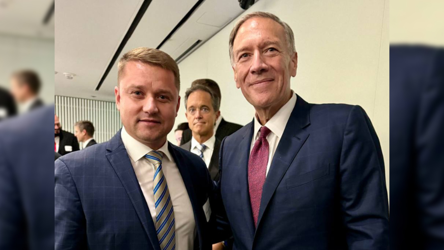 Олександр Третяк в США у вересні 2024 року. На фото з ним — колишній держсекретар США та ексдиректор ЦРУ Майк Помпео. Фото з телеграм-каналу Третяка