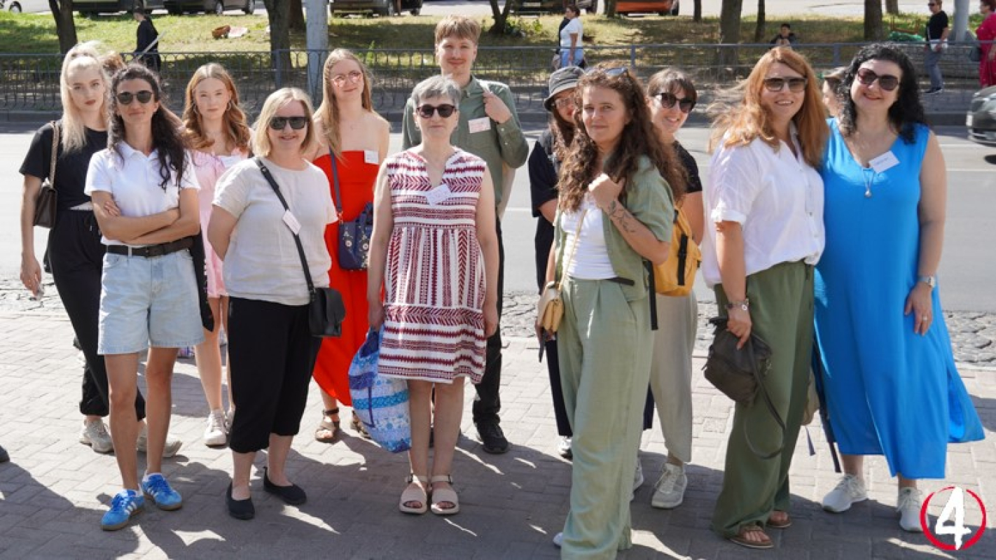 Учасники Антикорупційного сафарі на одній із локацій, щодо якої «Четверта влада» проводила розслідування. Фото Олександри Мельничук