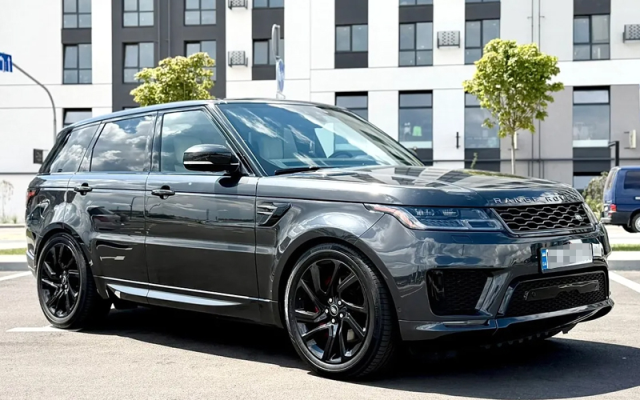 «Range Rover Sport» з бензиновим двигуном, об’ємом 5 літрів. Фото з auto.ria