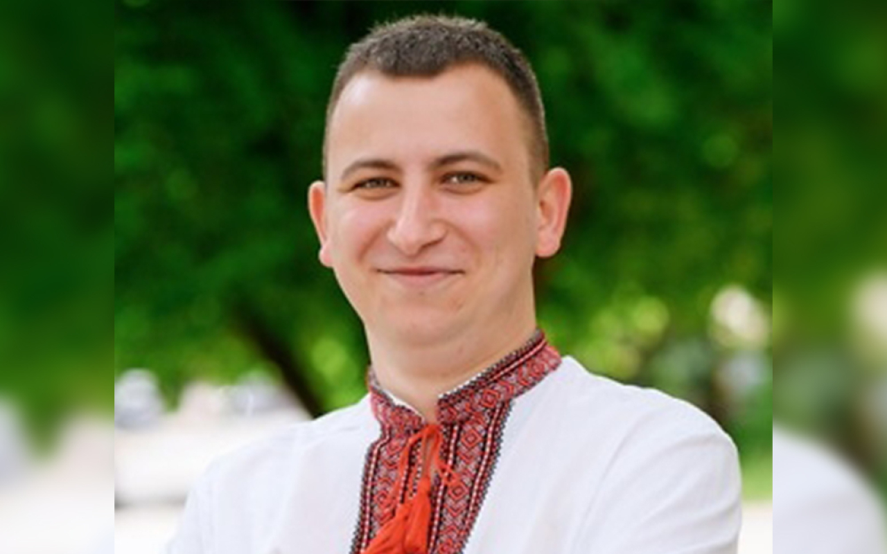 Ріелтор АН «Рівненська оселя» Рустам Абдуллаєв. Підтвердив, що працював у податковій, має відстрочку по догляду за батьком. Фото з фейсбук-сторінки Абдуллаєва
