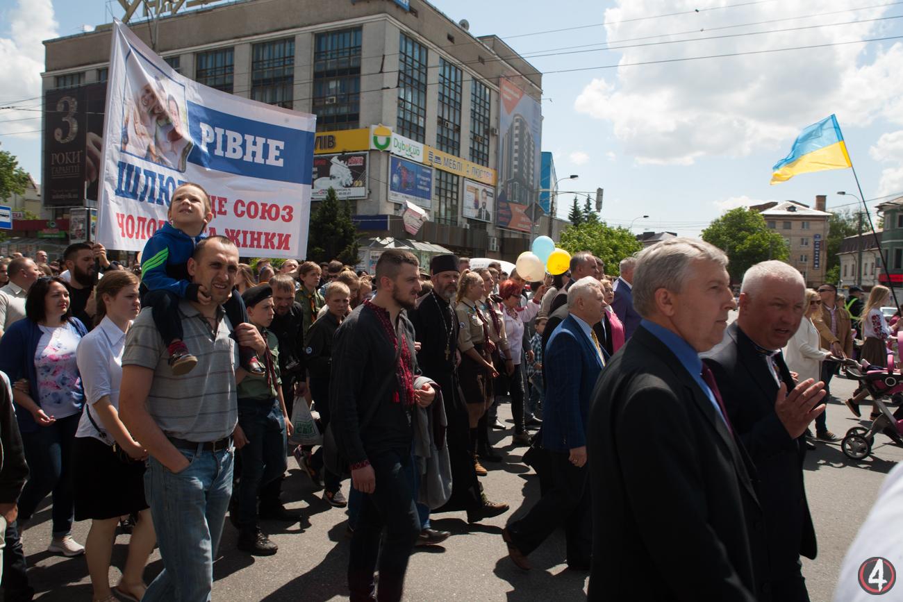 На майдані Незалежності відбувся святковий концерт, також були ігрові зони та розваги для дітей.